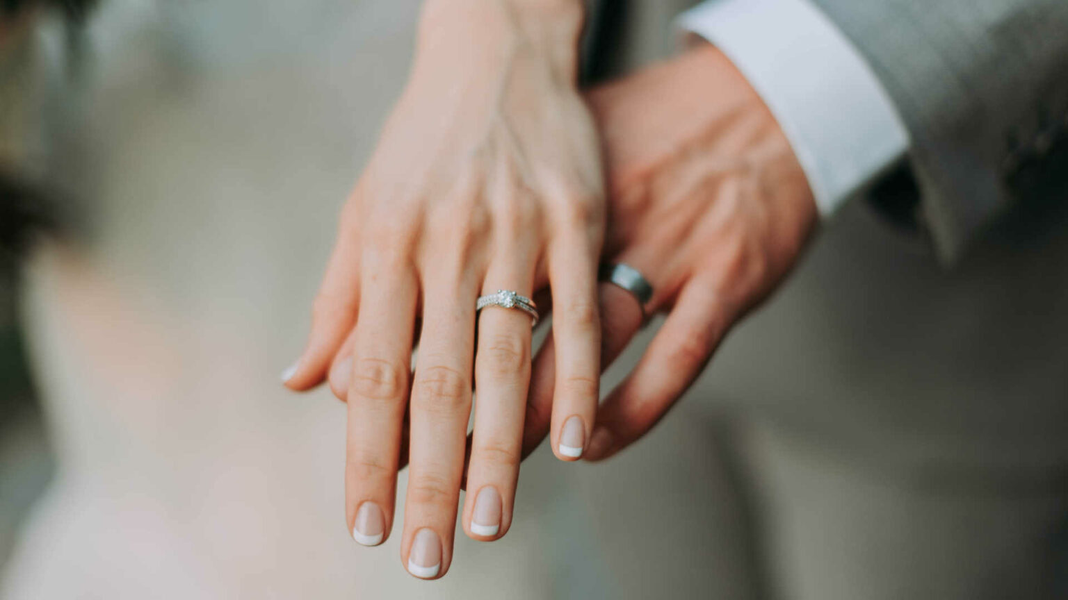 who-pays-for-the-wedding-rings-solved