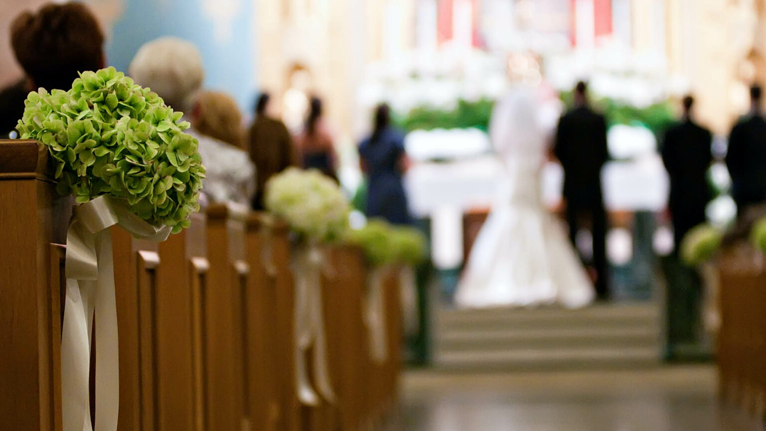 can-you-be-married-by-a-priest-outside-the-church-wedmag-com